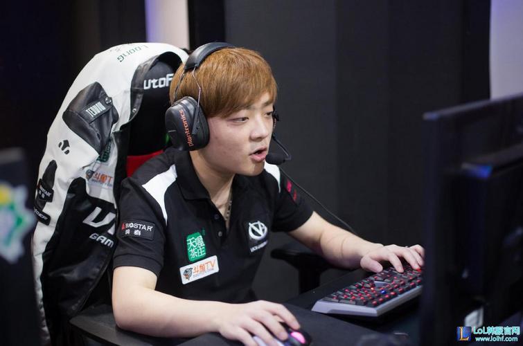 英雄联盟比赛：Kid峡谷之巅偶遇Perkz，双方交流整活