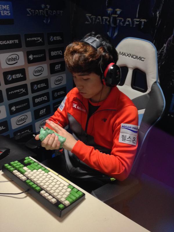 TES提前两轮成为2024LPL夏季赛第一支晋级登峰组的战队！